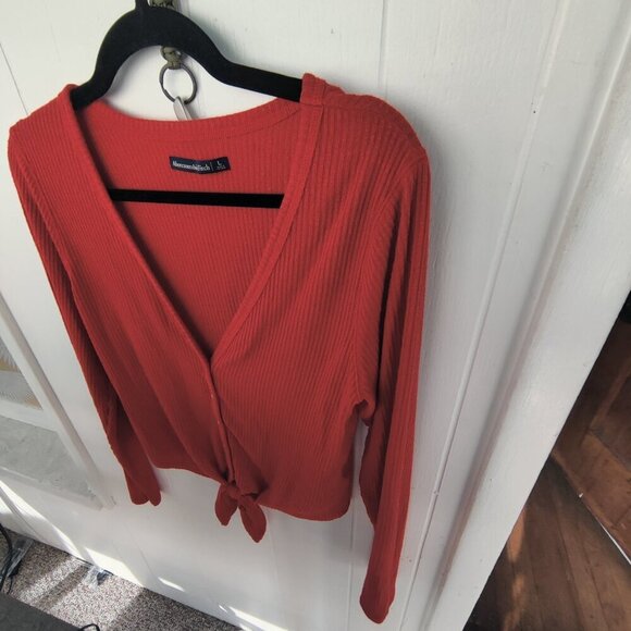 Abercrombie & Fitch Knit Top, tie at waist, long sleeved in soft red fabric. - Picture 4 of 5
